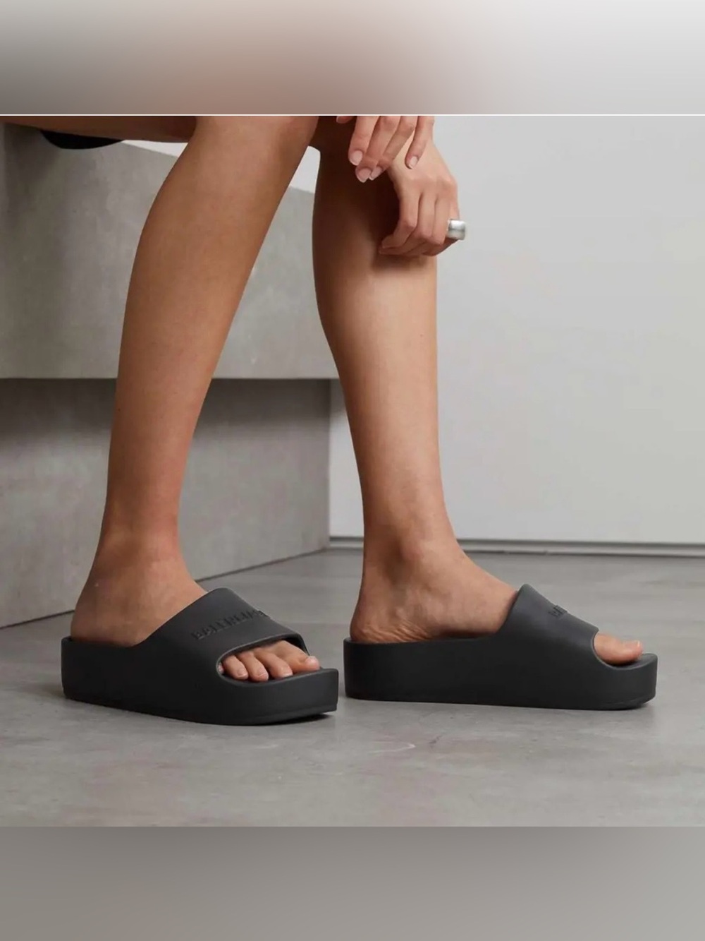 Balenciaga chunky pool platform slide rubber sandals black 39